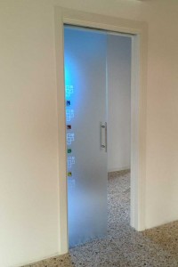 Porte_scorrevoli_vetro_satinato_porta_vetro_porte_vetro_pordenone_treviso (12) 
