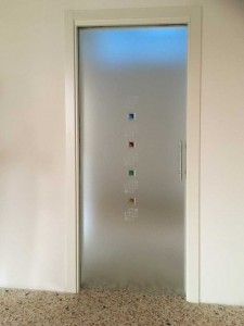 Porte_scorrevoli_vetro_satinato_porta_vetro_porte_vetro_pordenone_treviso (2) 