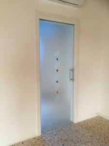 Porte_scorrevoli_vetro_satinato_porta_vetro_porte_vetro_pordenone_treviso (4) 