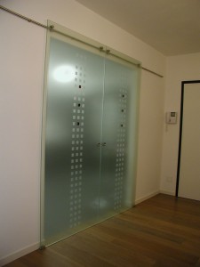 porte_vetro_scorrevole_doppia_sistema_tubolare_acciaio_a_vista_pordenone_treviso_ (16) 