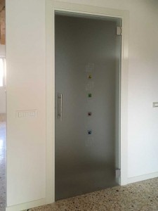 Porta_battente_tutto_vetro_satinata_battenti_vetro_pordenone_treviso_vetra_porte_di_vetro (2)