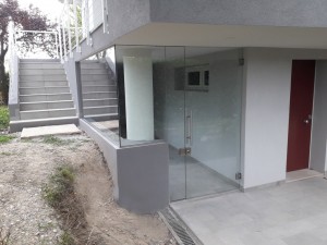 serra chiusura vano sotto scale pergolo vetro float trasparente vetrate vano serra porta vetro float trasparente maniglione serratura treviso pordenone alessandra rosso (11)  